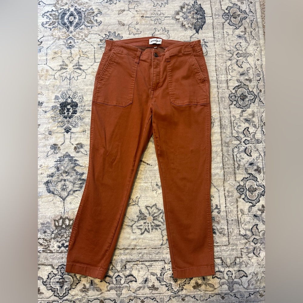 Women’s Studio Blue cropped pants. Only worn a few times. Great condition!